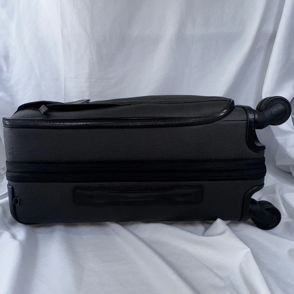 Tumi International 21